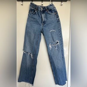 Zara Jeans in perfect condition size 2 women’s very comfortable and cute
